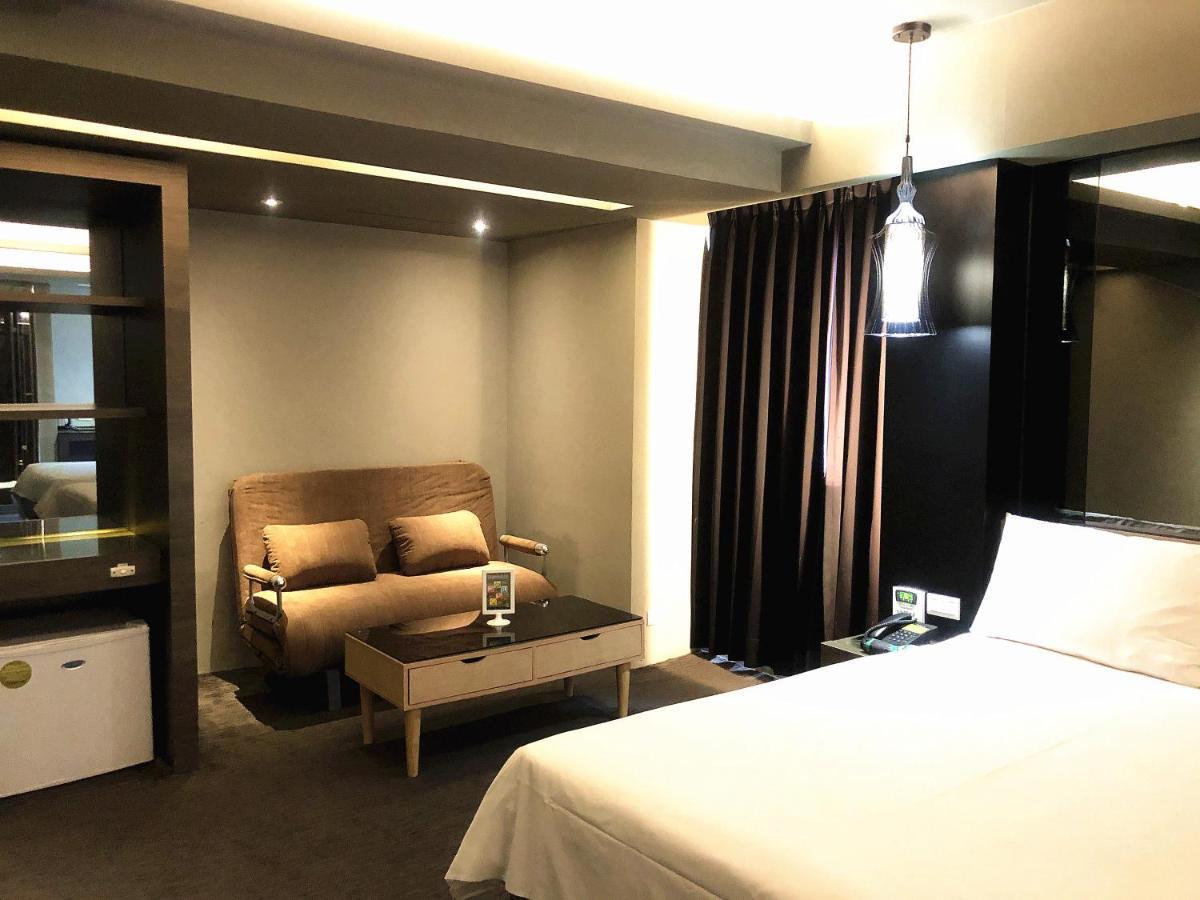 Kiwi Express Hotel - Jiuru Rd Каосюн Екстериор снимка