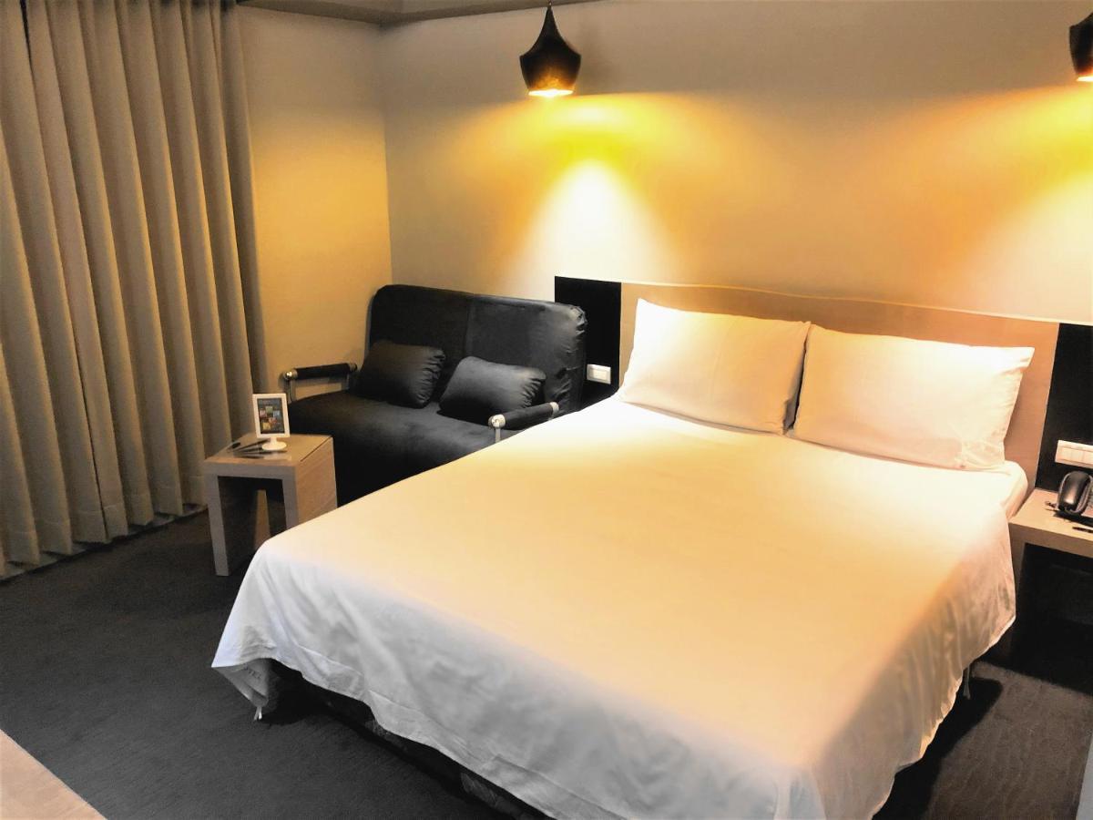 Kiwi Express Hotel - Jiuru Rd Каосюн Екстериор снимка