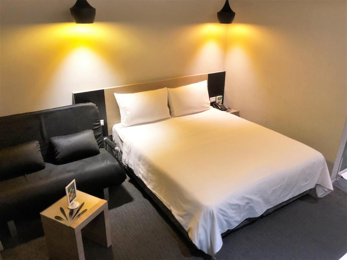 Kiwi Express Hotel - Jiuru Rd Каосюн Екстериор снимка