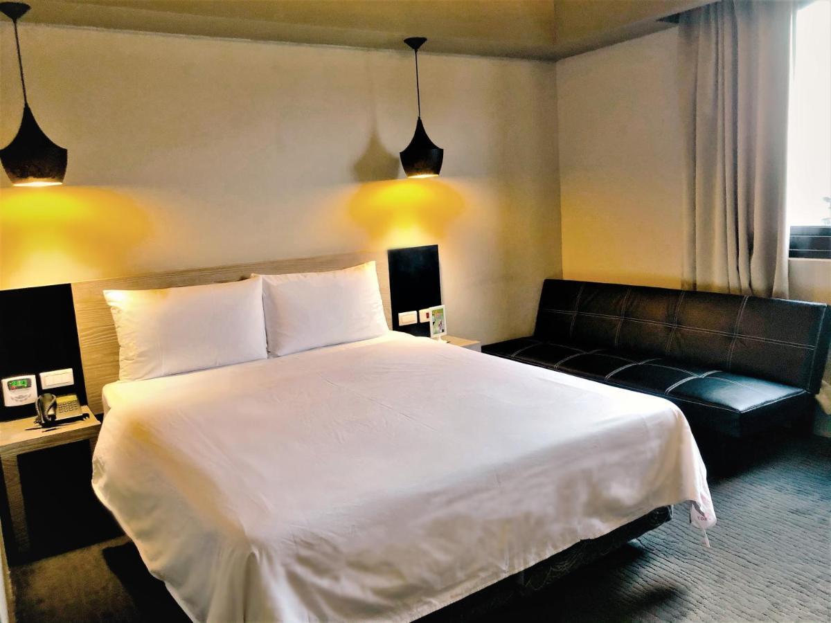 Kiwi Express Hotel - Jiuru Rd Каосюн Екстериор снимка