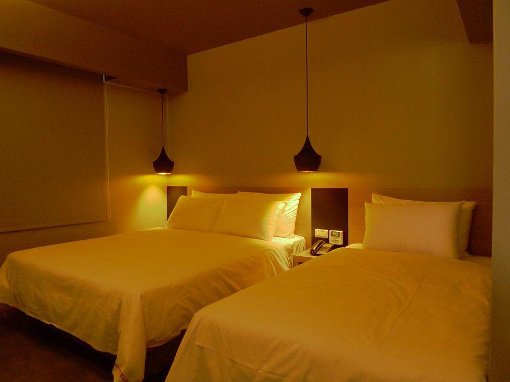 Kiwi Express Hotel - Jiuru Rd Каосюн Екстериор снимка