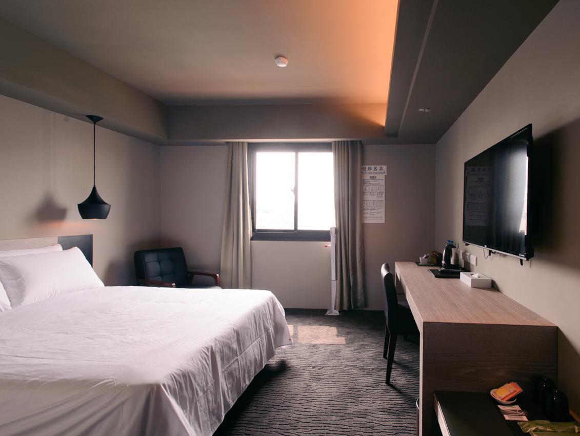 Kiwi Express Hotel - Jiuru Rd Каосюн Екстериор снимка