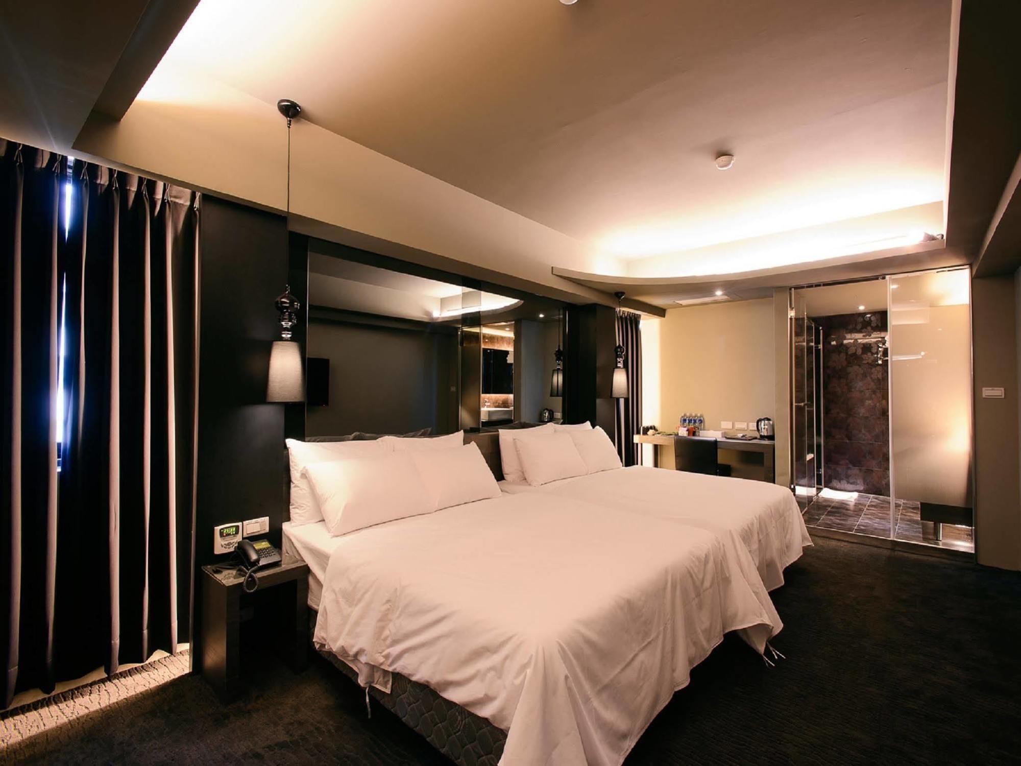Kiwi Express Hotel - Jiuru Rd Каосюн Екстериор снимка