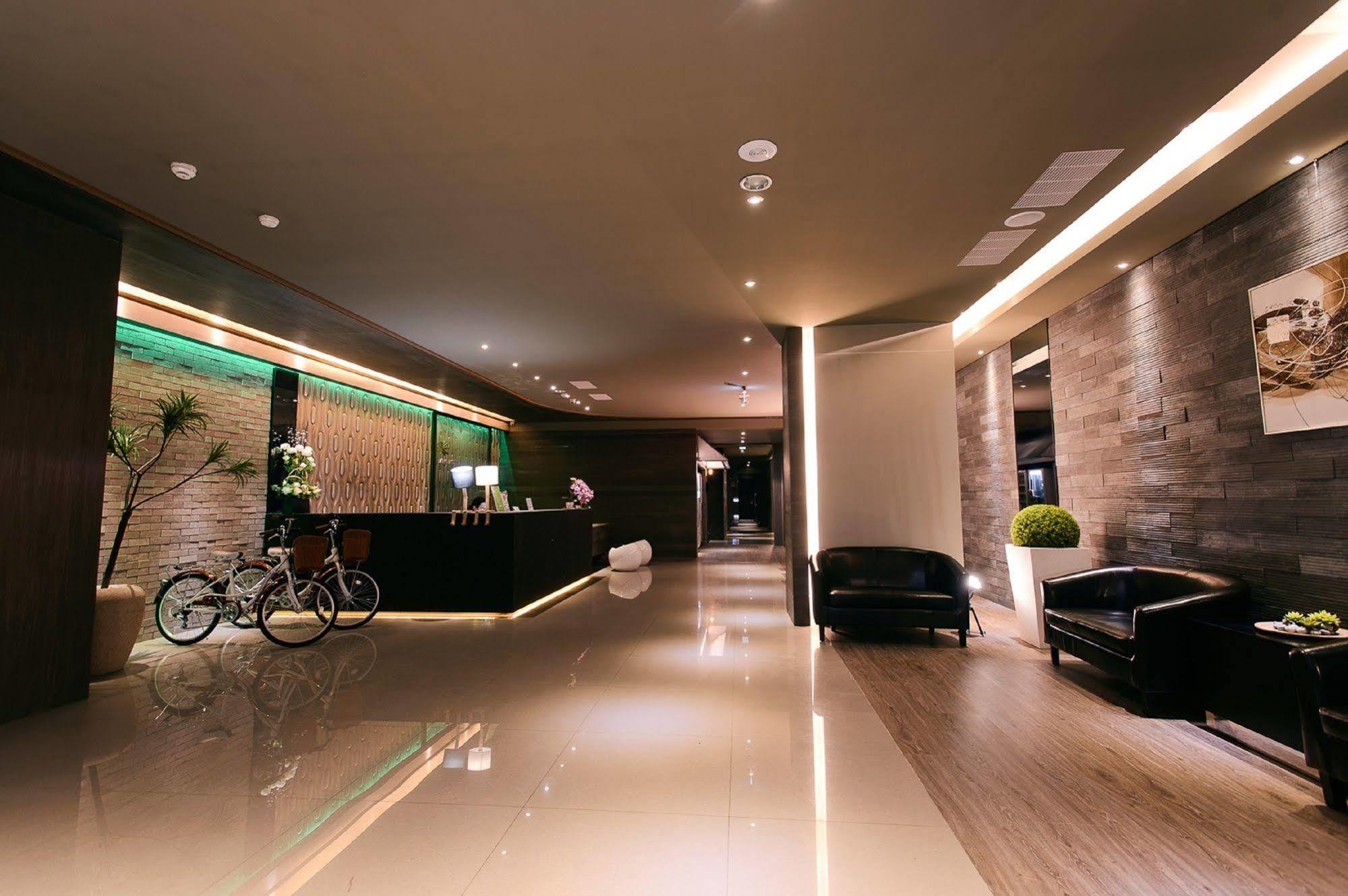 Kiwi Express Hotel - Jiuru Rd Каосюн Екстериор снимка