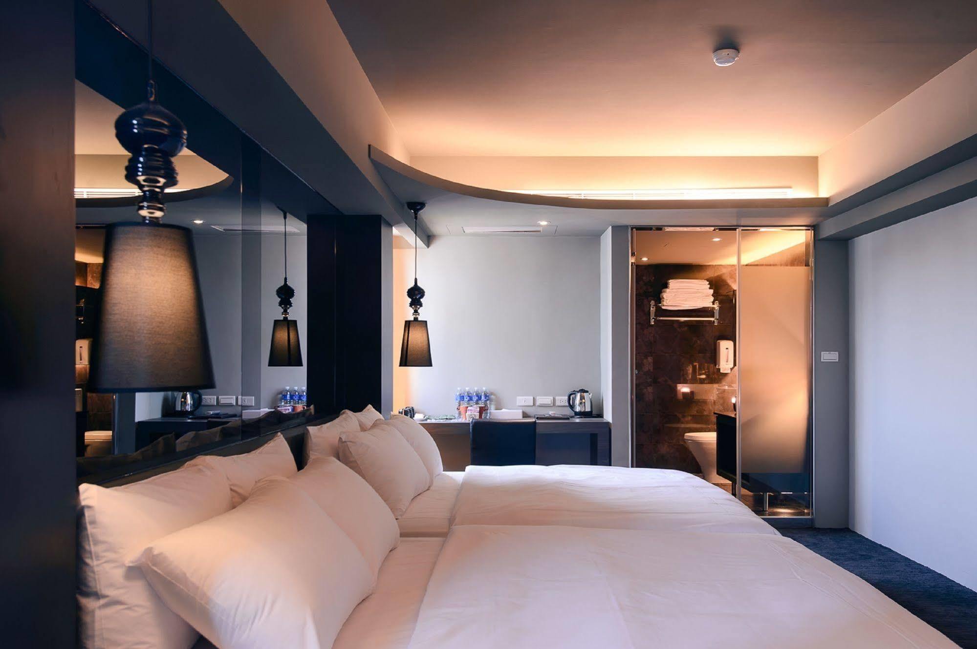Kiwi Express Hotel - Jiuru Rd Каосюн Екстериор снимка