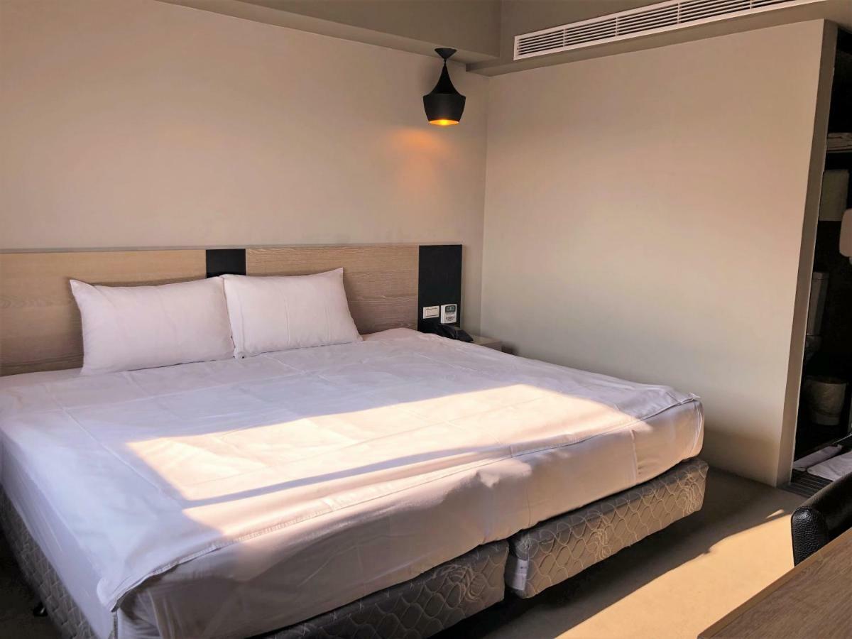 Kiwi Express Hotel - Jiuru Rd Каосюн Екстериор снимка